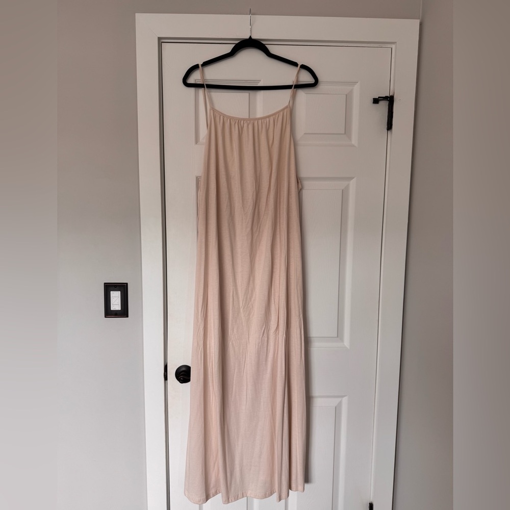 Women’s NWOT H&M Maxi Dress in “Cream” Size Large🤍